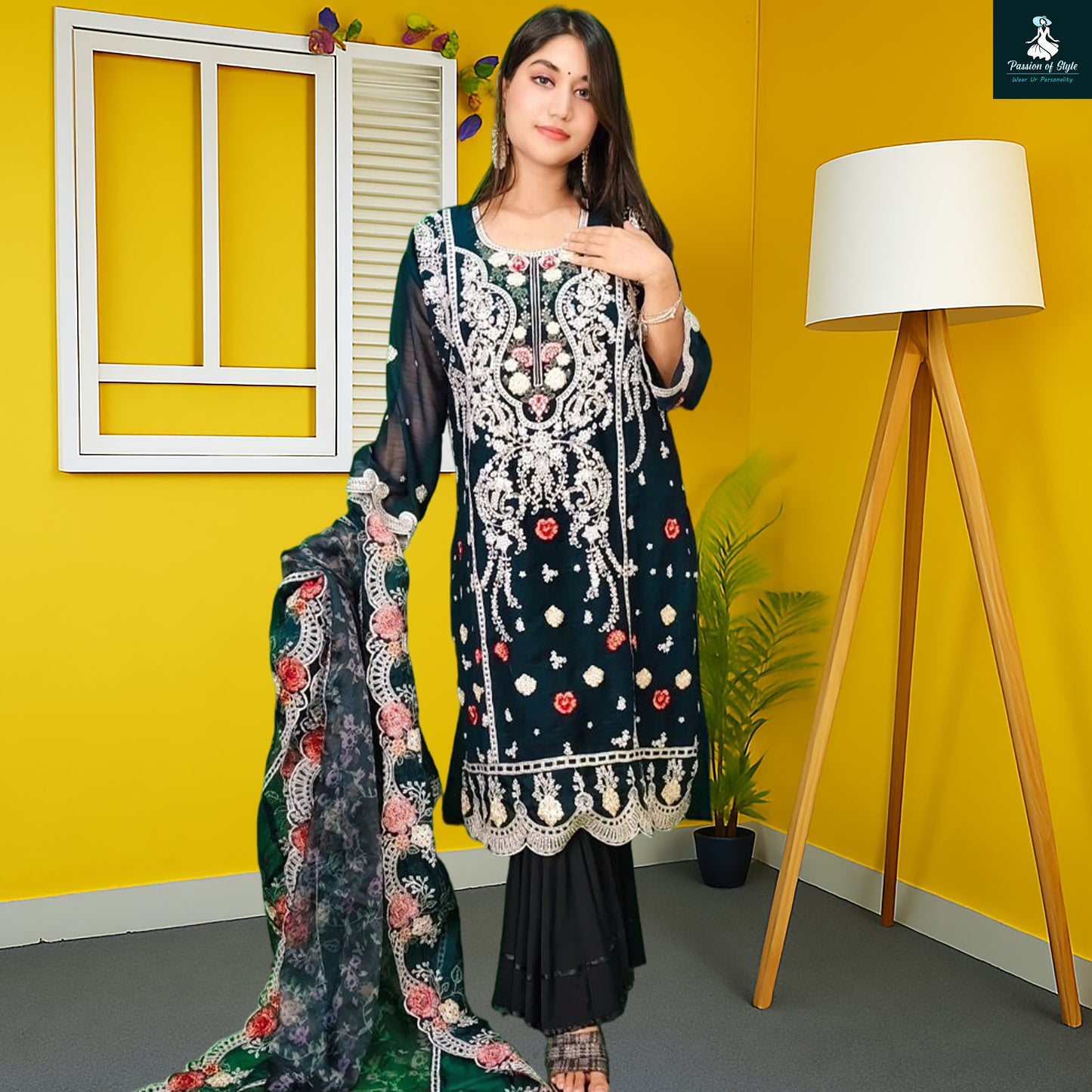 পাকিস্তানী আঘা নূর ডিজাইনার ড্রেস!